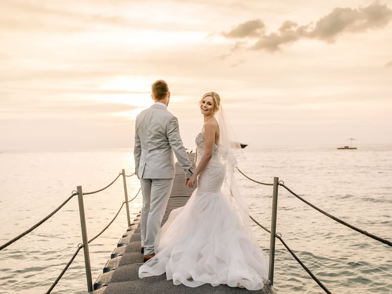 wedding photo shoot at the sea